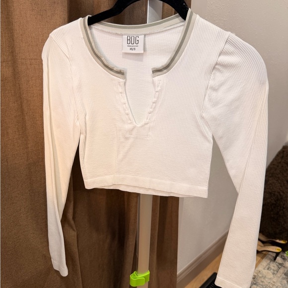 BDG Tops - BDG White Long Sleeve Crop Top